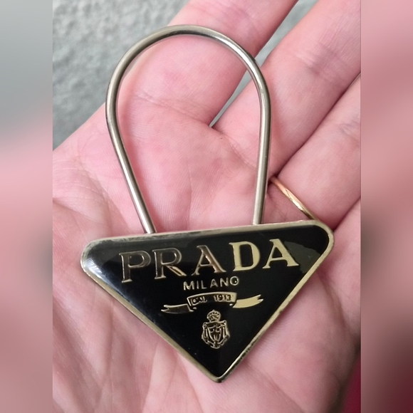 Prada Key Ring 🔥 - Picture 9 of 9